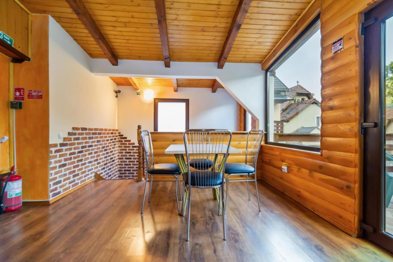 Gazde/Camere de închiriat Casa Ivett *